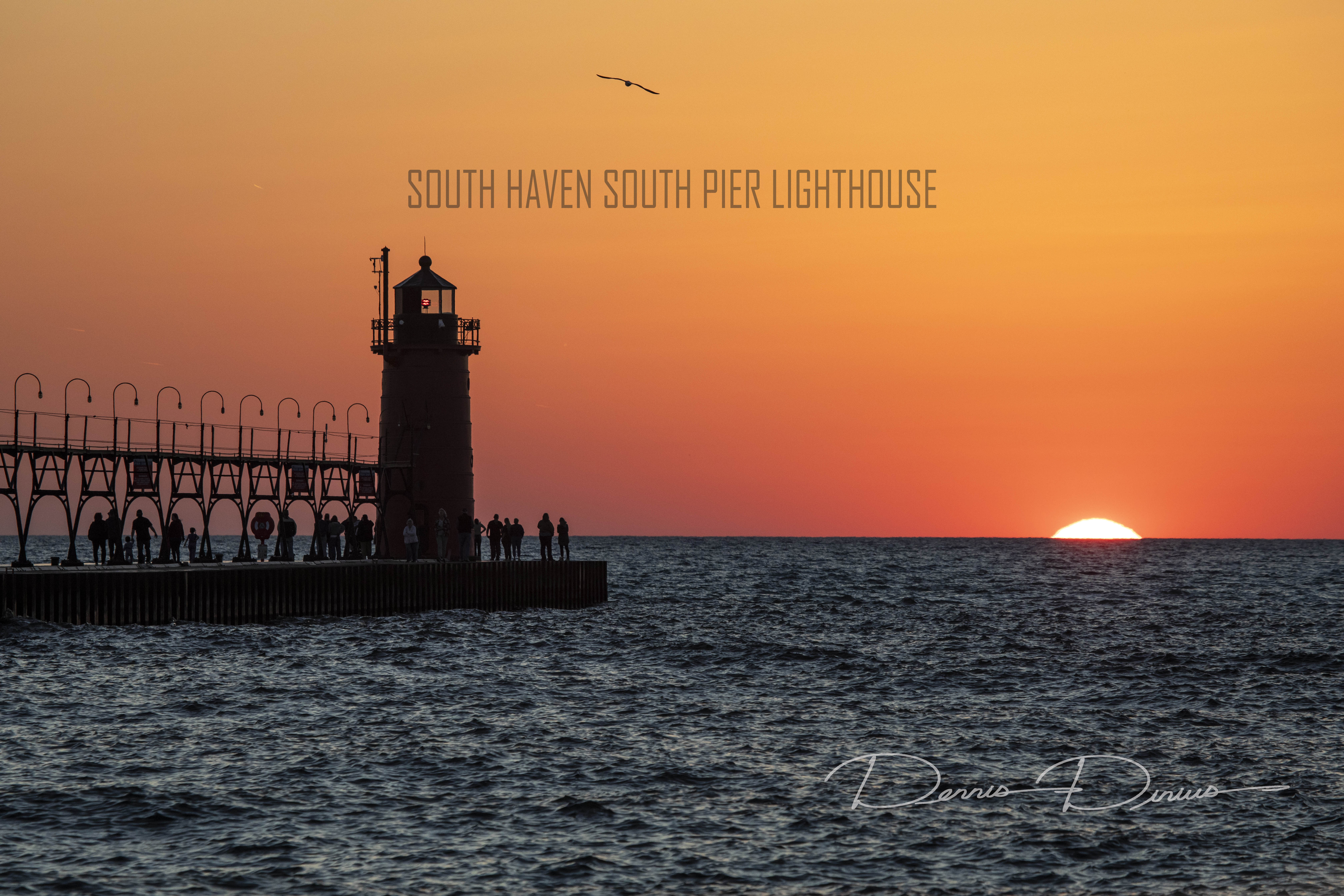 2024-1020-8531-SoutHavenSouthPierLighthouse.jpg