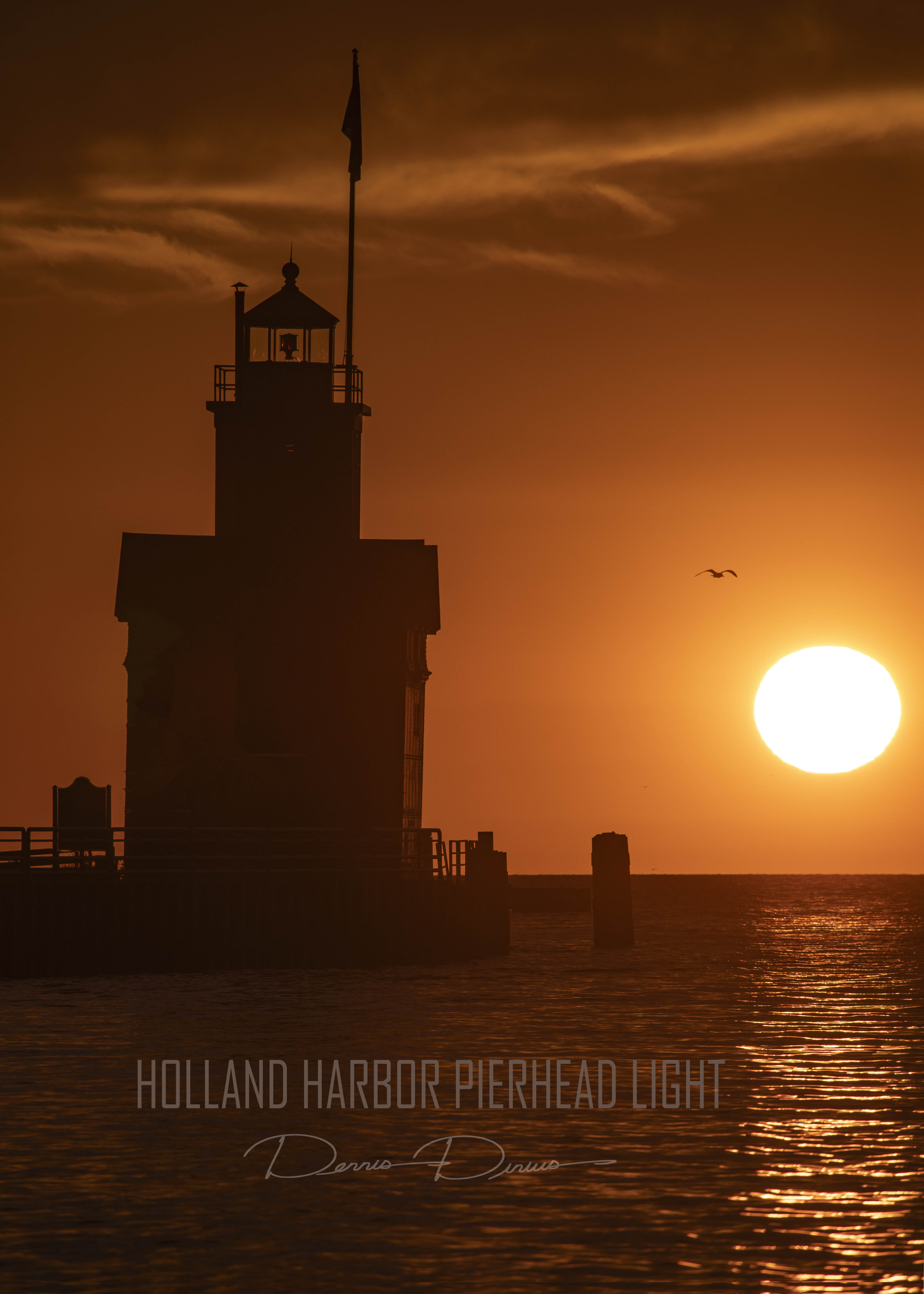2024-0926-5505-HollandHarborPierheadLight.jpg